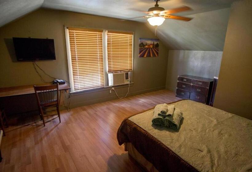 غرفة ديلوكس, Village Studios