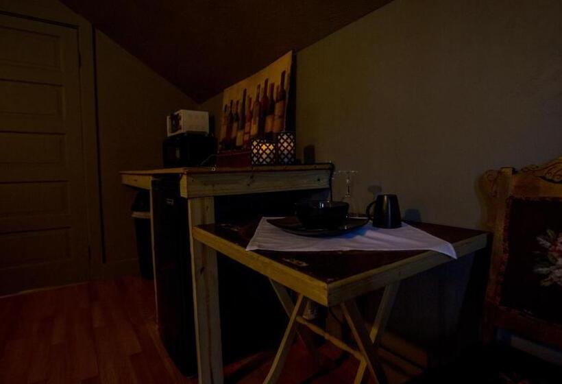 Номер Deluxe, Village Studios