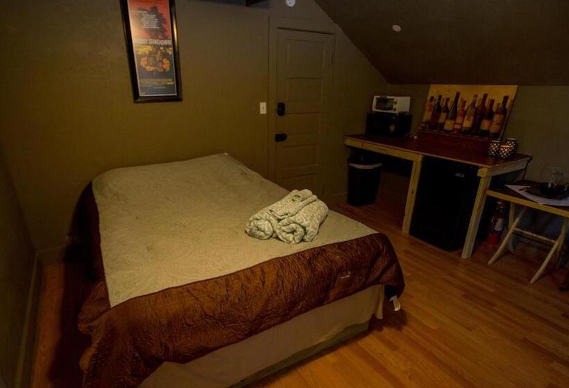 غرفة ديلوكس, Village Studios