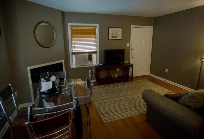 جناح مزود بتراس, Village Studios