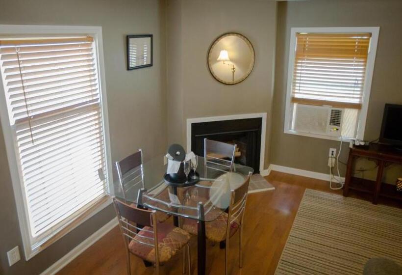 جناح مزود بتراس, Village Studios