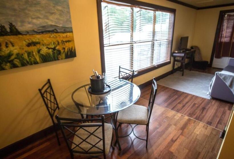 غرفة قياسية مزوَّدة بتراس, Village Studios