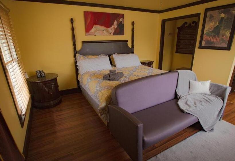 غرفة قياسية مزوَّدة بتراس, Village Studios