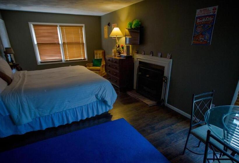 غرفة قياسية, Village Studios