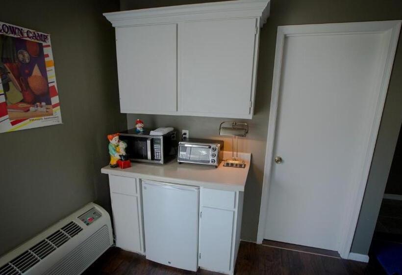 غرفة قياسية, Village Studios