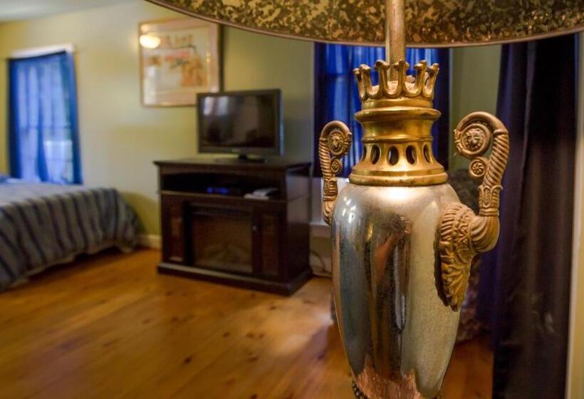 غرفة سوبيريور, Village Studios