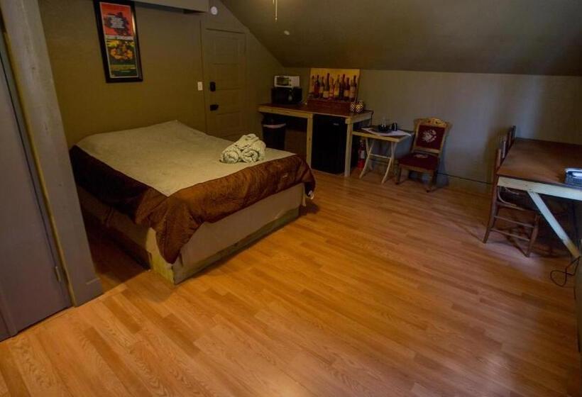 غرفة ديلوكس, Village Studios