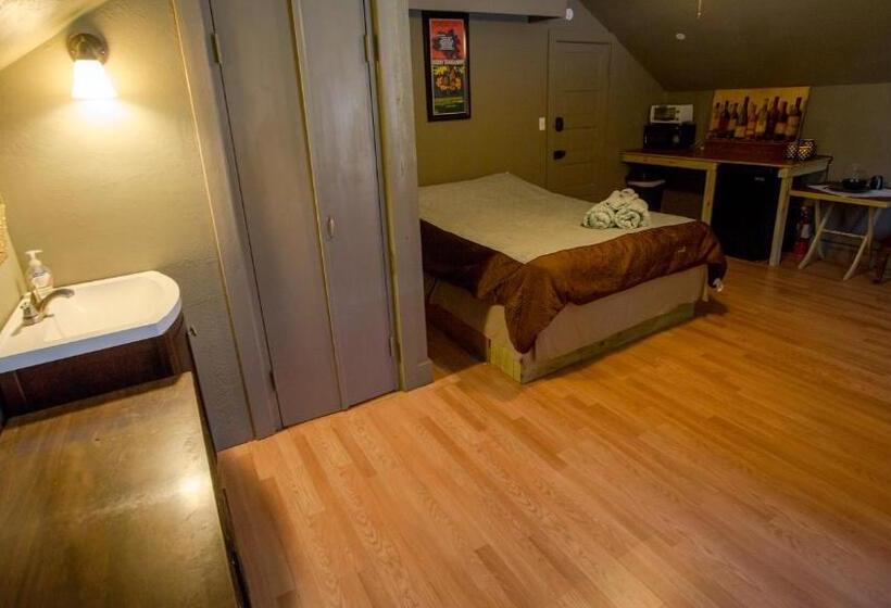 غرفة ديلوكس, Village Studios