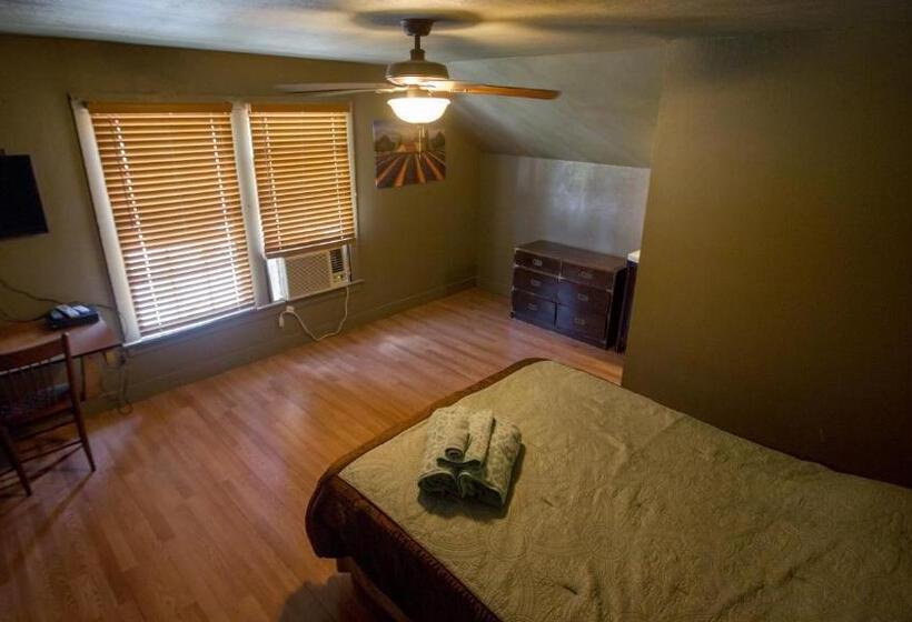 غرفة ديلوكس, Village Studios