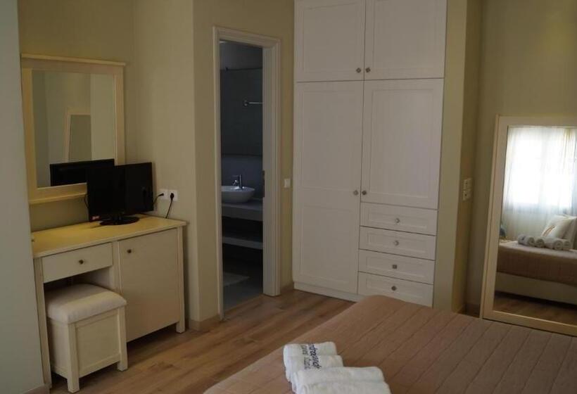 디럭스 룸, Alexandros Studios