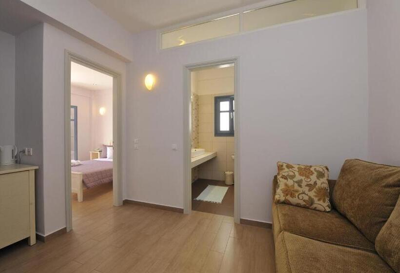 디럭스 룸, Alexandros Studios