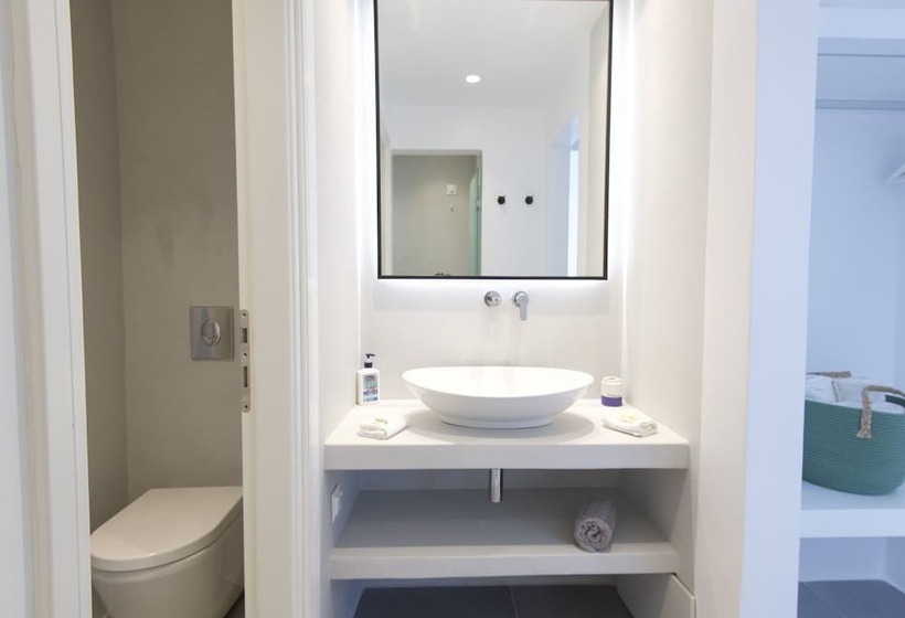 스탠다드 룸, Alexandros Studios