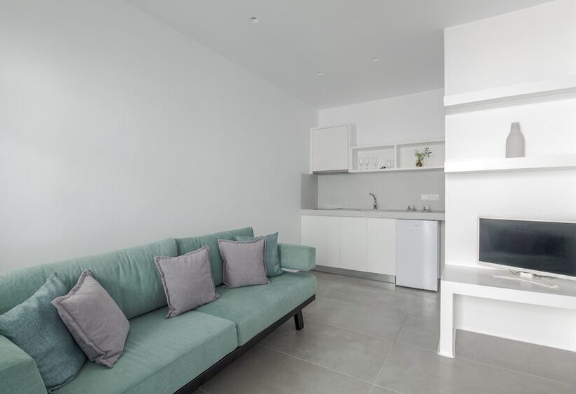 스탠다드 룸, Alexandros Studios