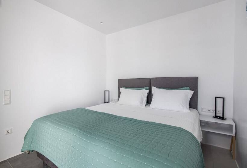 스탠다드 룸, Alexandros Studios