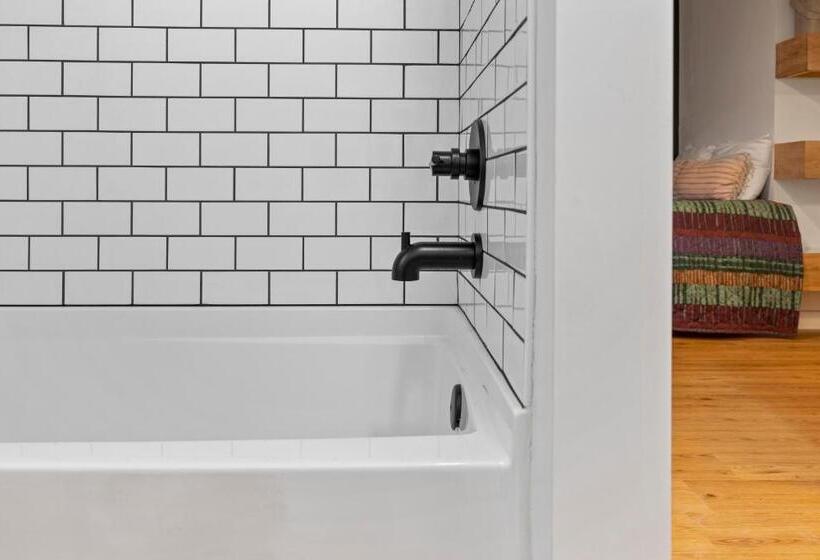 4ベッドルームハウス, Wolfjaw Lodge