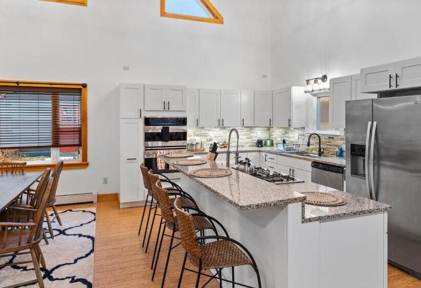 4ベッドルームハウス, Wolfjaw Lodge