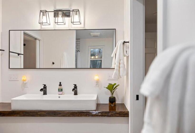 4ベッドルームハウス, Wolfjaw Lodge