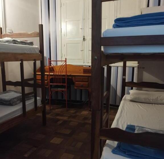 Номер Стандарт Четырехместный Совместный Санузел, Home Center