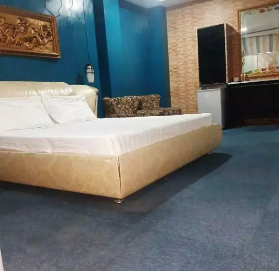 اتاق لوکس با تخت بزرگ, 999