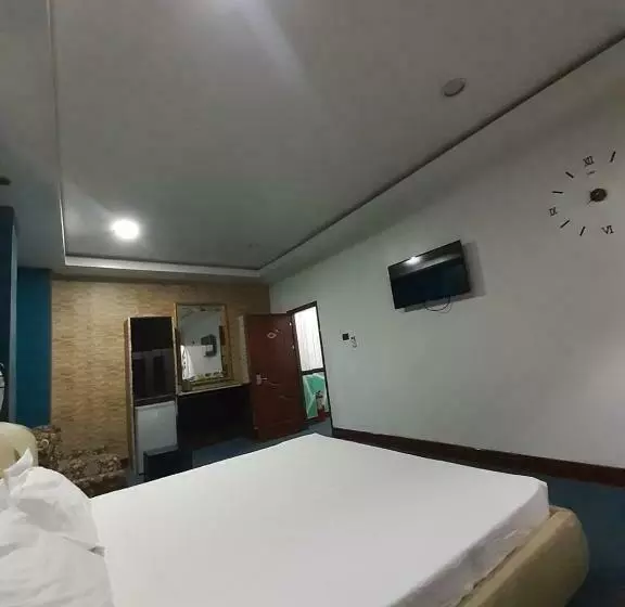اتاق لوکس با تخت بزرگ, 999