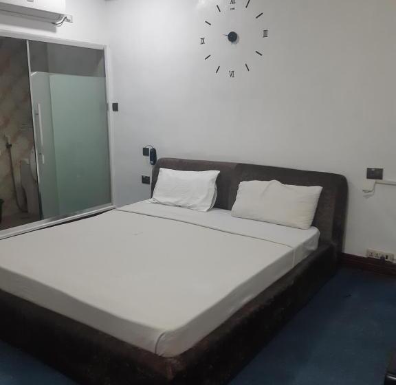 스탠다드 룸 킹사이즈 침대, 999