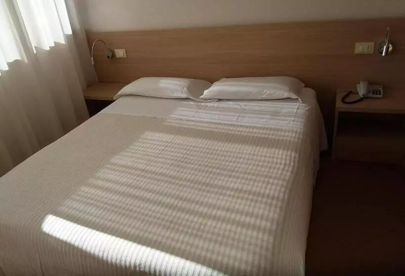 اتاق استاندارد یک نفره, Albergo Nyers