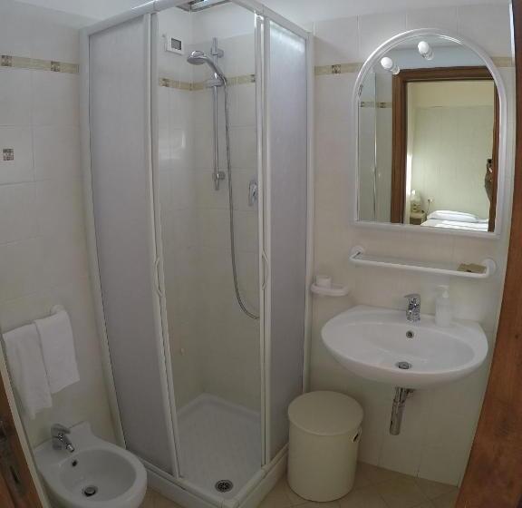 اتاق استاندارد یک نفره, Albergo Nyers