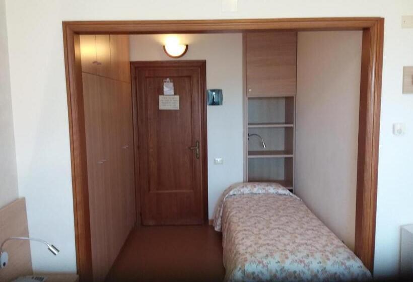 اتاق استاندارد سه نفره, Albergo Nyers