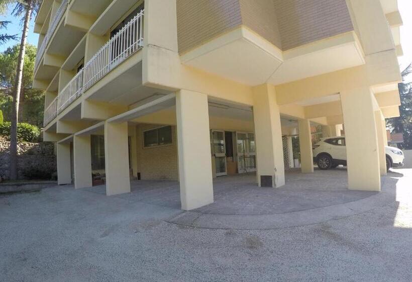 اتاق استاندارد سه نفره, Albergo Nyers