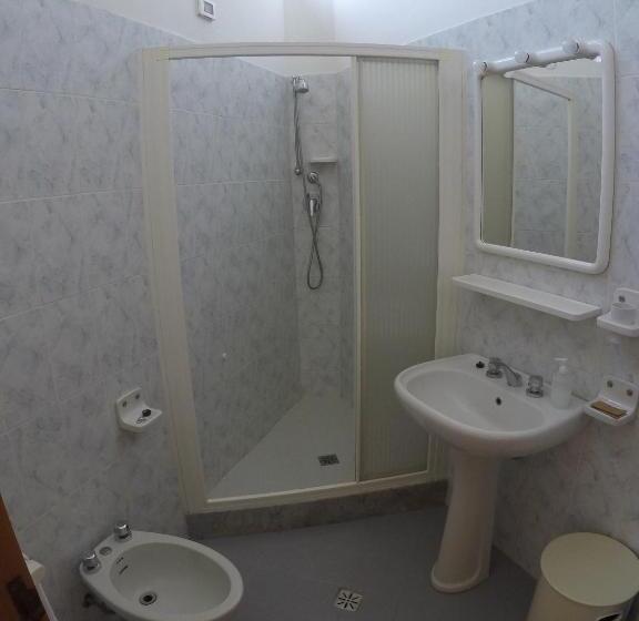 اتاق استاندارد سه نفره, Albergo Nyers