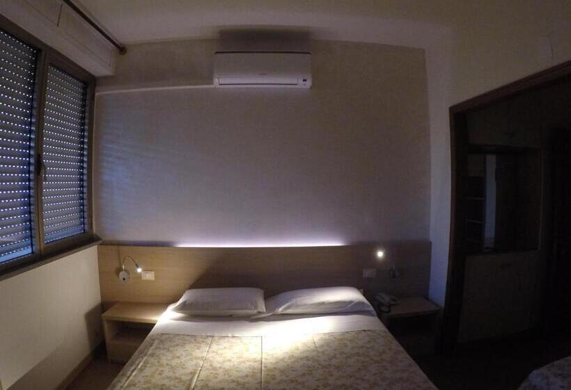 اتاق سوپریور سه تخته, Albergo Nyers