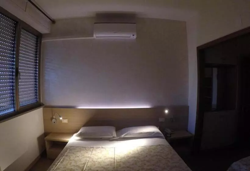 اتاق سوپریور سه تخته, Albergo Nyers