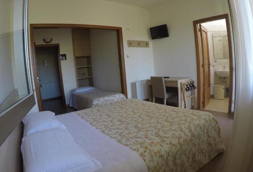 اتاق سوپریور سه تخته, Albergo Nyers