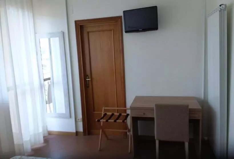 اتاق استاندارد سه نفره, Albergo Nyers