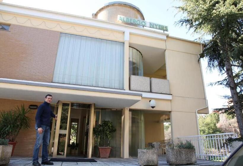 اتاق سوپریور سه تخته, Albergo Nyers