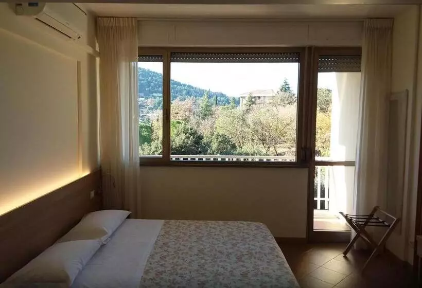 اتاق سوپریور سه تخته, Albergo Nyers