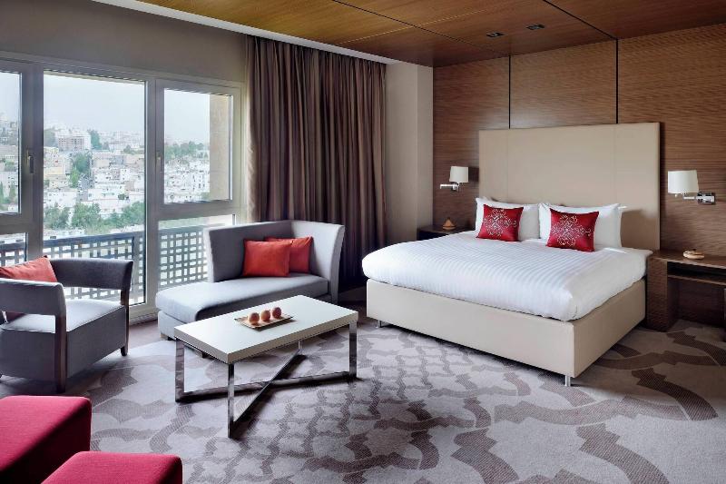 سوئیت اجرایی با تخت کینگ, Constantine Marriott