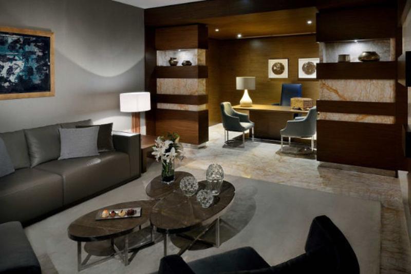 سوییت جونیور, Constantine Marriott