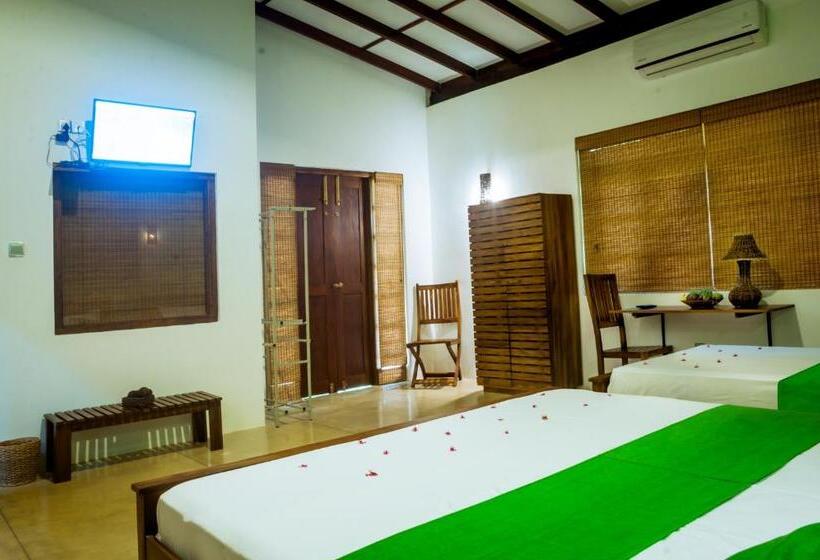 חדר דלוקס לשלושה, Garcinia Leaf