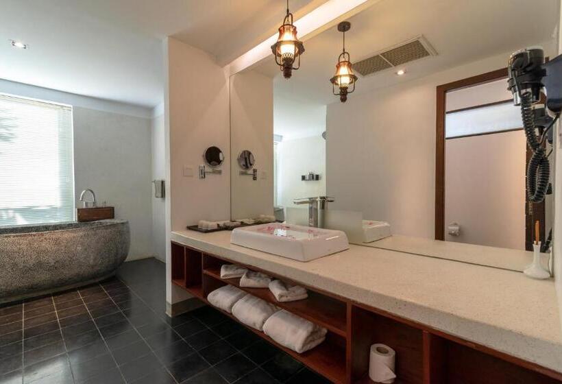 سوییت خانوادگی, King Rock Boutique