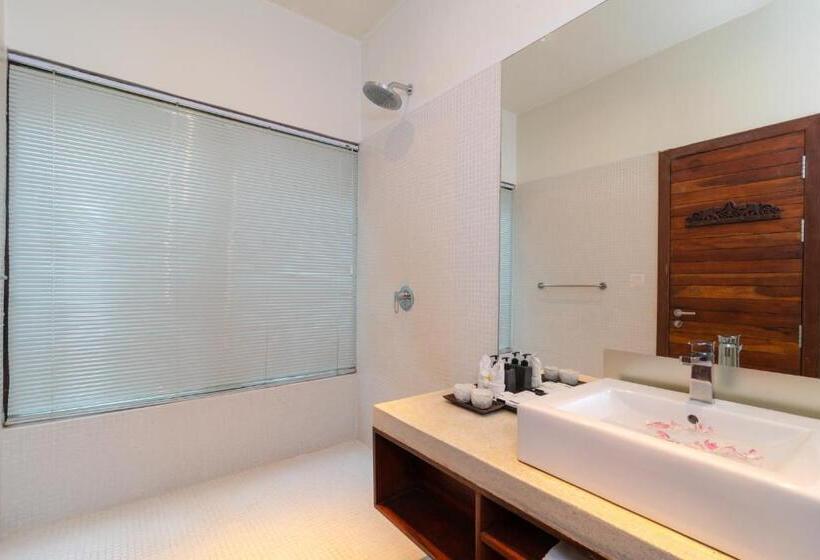 اتاق لوکس, King Rock Boutique