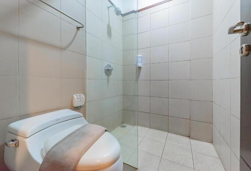 ジュニアスイート, Reddoorz Plus @ Cipaganti Street 3