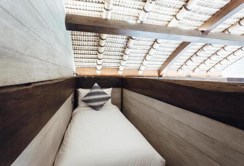 جناح مزود بتراس, Suarga Padang Padang