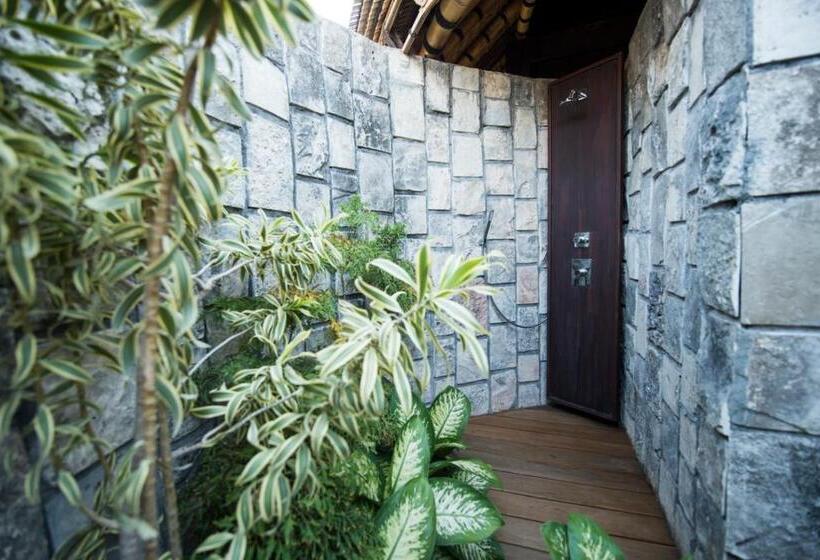 جناح مزود بتراس, Suarga Padang Padang