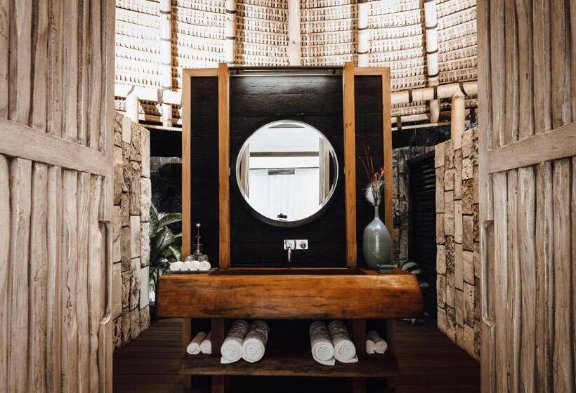 جناح مزود بتراس, Suarga Padang Padang