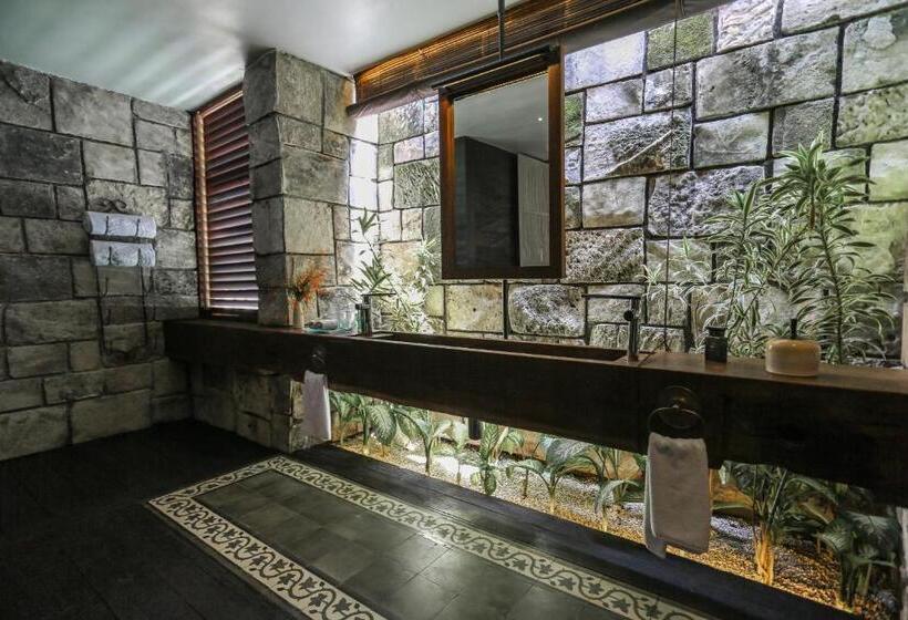 جناح مطلّ علي البحر, Suarga Padang Padang