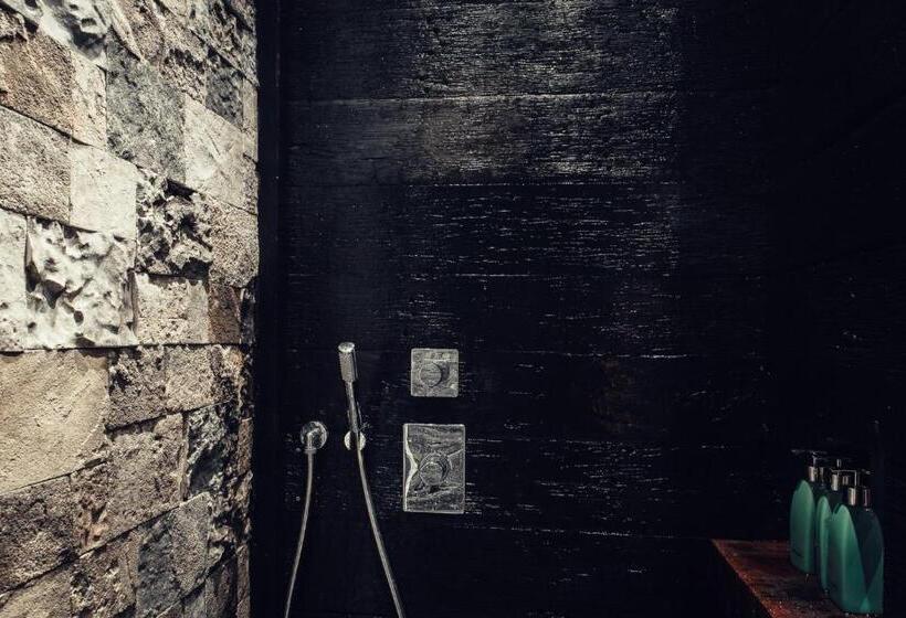 جناح مطلّ علي البحر, Suarga Padang Padang