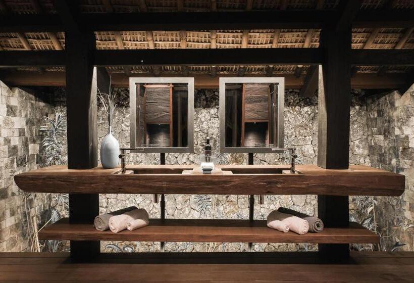 جناح مطلّ علي البحر, Suarga Padang Padang