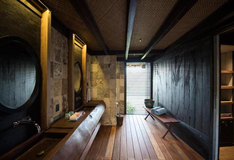 جناح مزود بتراس, Suarga Padang Padang