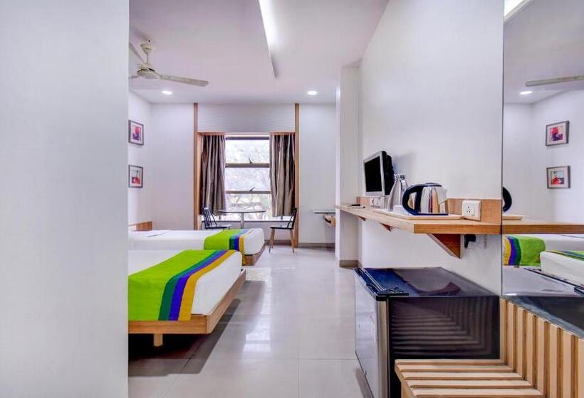 اتاق لوکس, Treebo Admiral Suites New Usmanpura